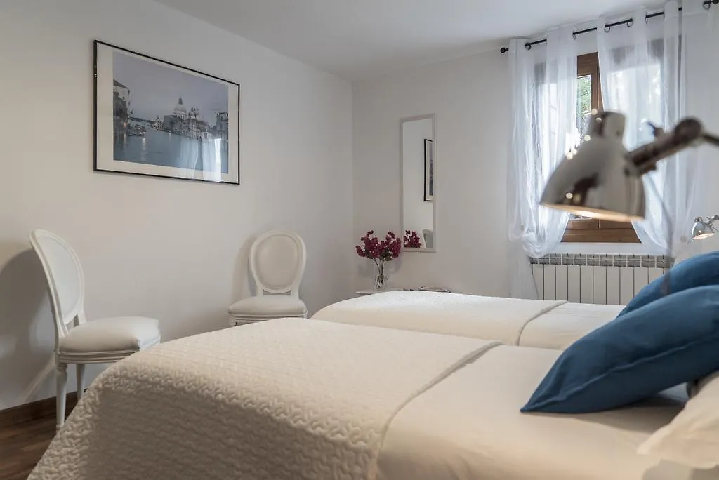 Apartmán Mansarda Magritte Benátky 0*,  Itálie